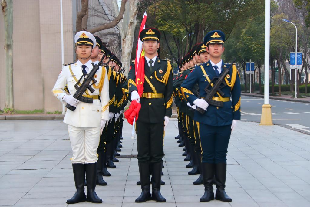 健康护航青春路   厚植情怀勇争先——学校举行2026年春季学期升旗仪式暨“开学第一课”